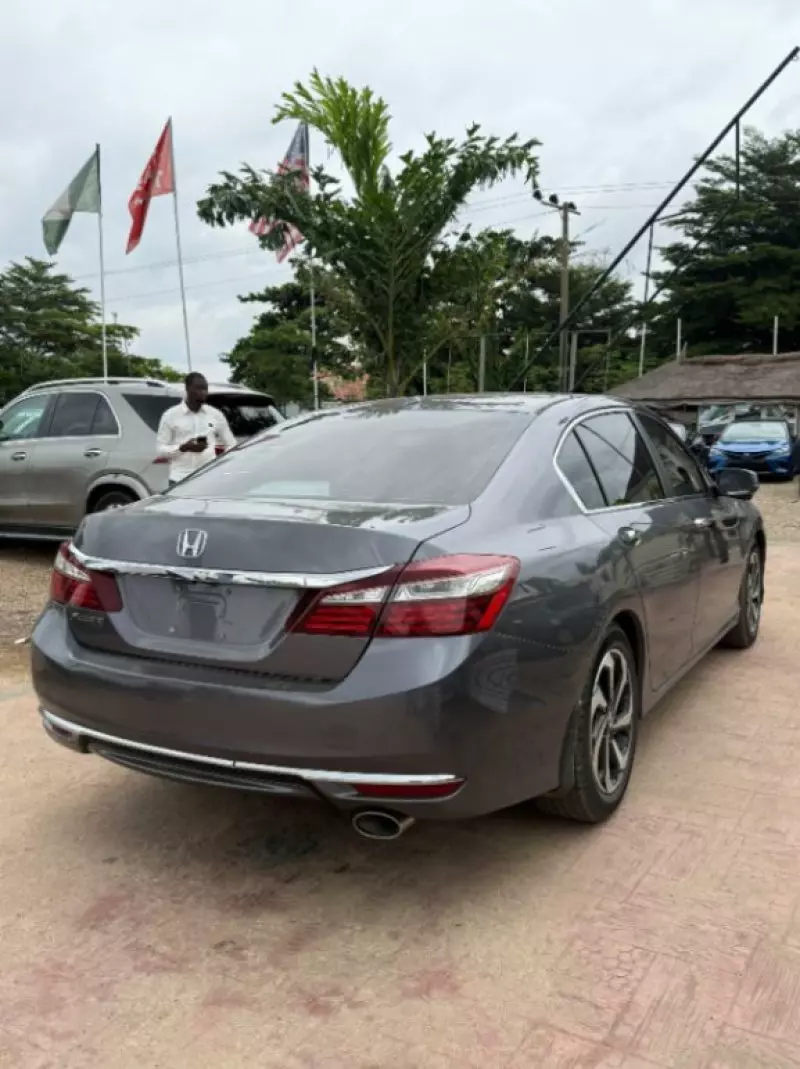 Honda Accord   - 2016