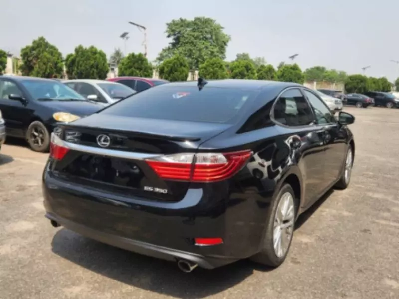 Lexus ES   - 2015