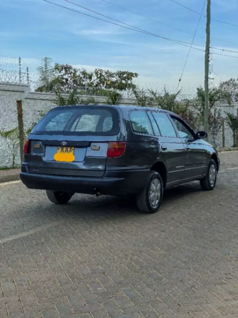 Toyota Carina   - 2000