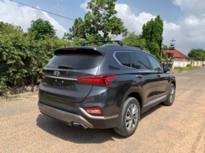 Hyundai Santa Fe   - 2020