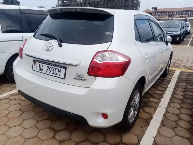Toyota Auris   - 2010