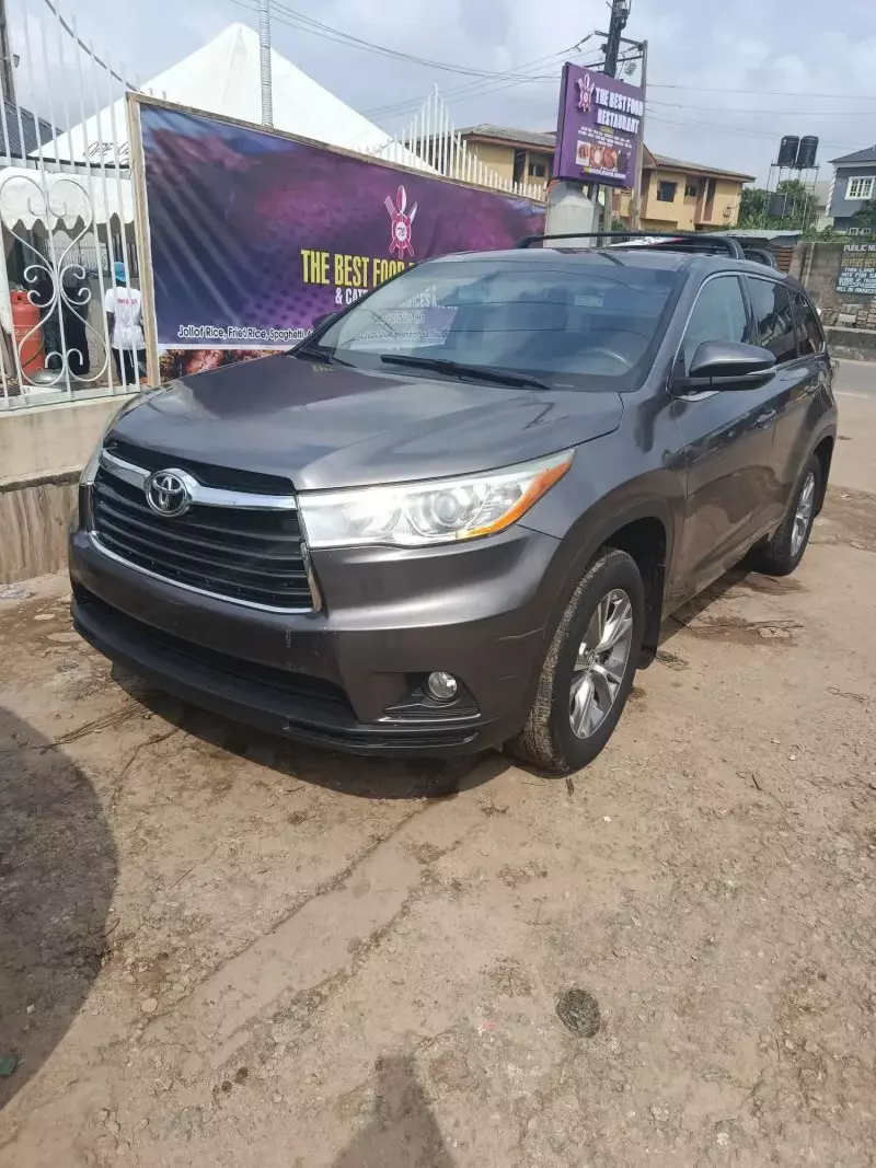 Toyota Highlander   - 2016