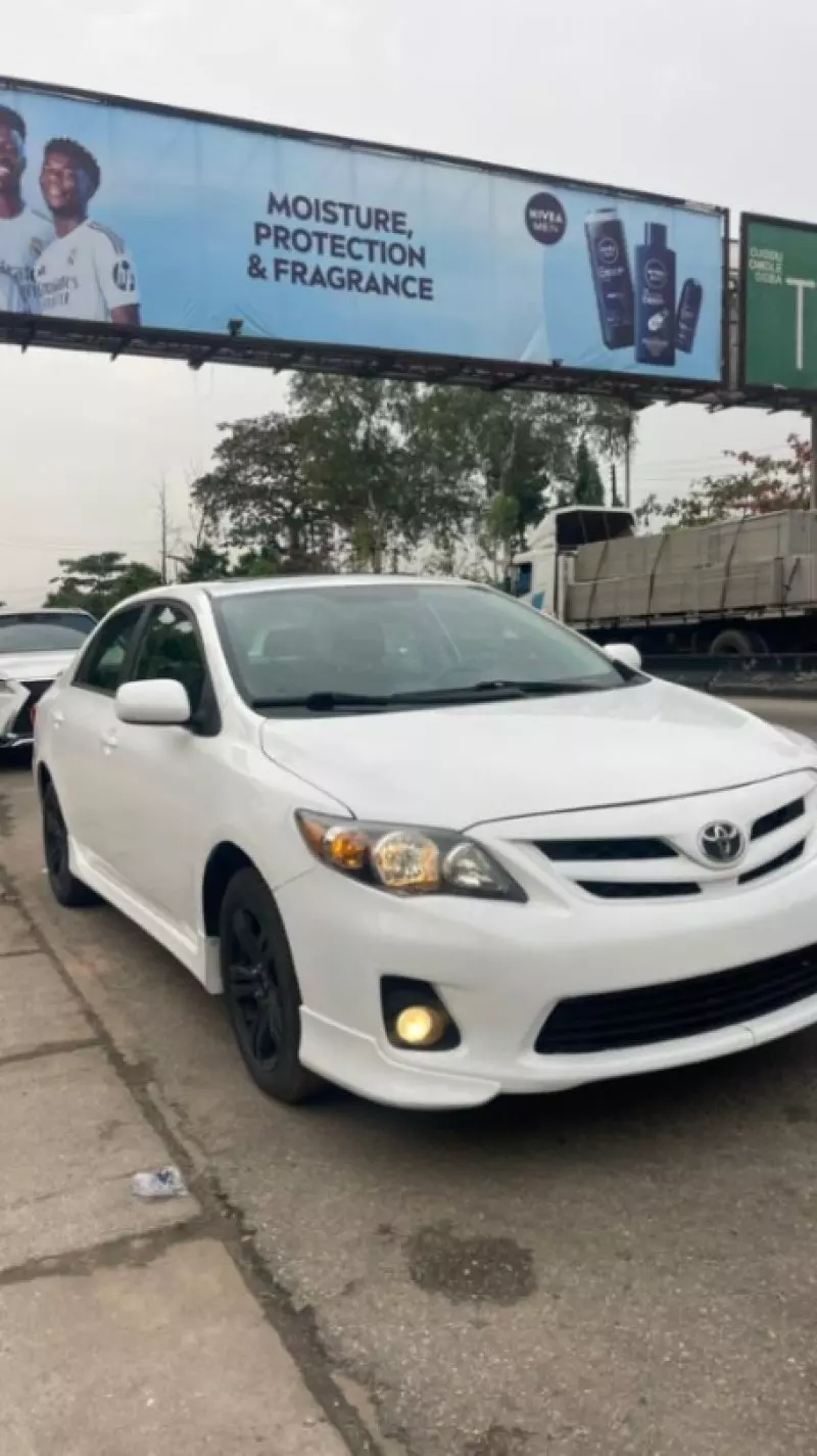 TOYOTA Corolla   - 2012