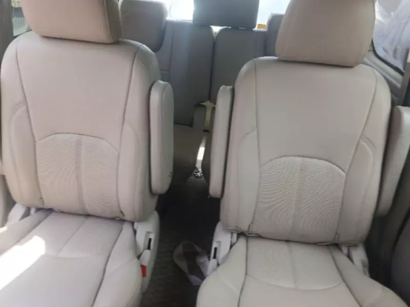 Toyota Noah   - 2012