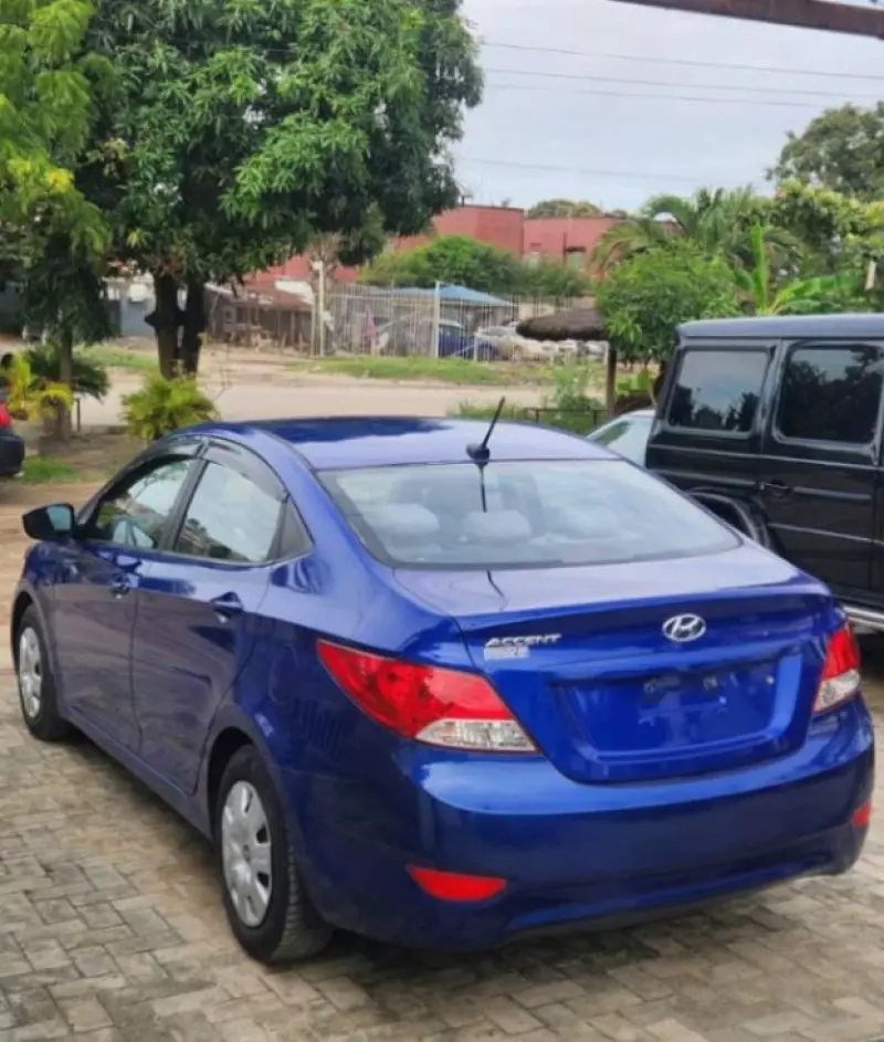 Hyundai Accent   - 2012