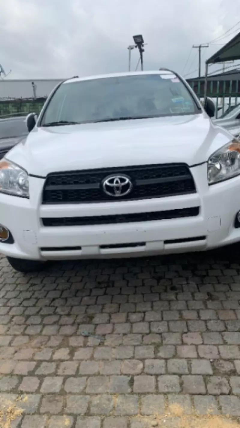 Toyota RAV 4   - 2012