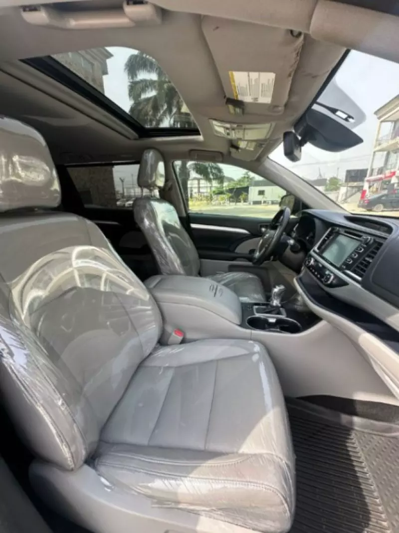 Toyota Highlander   - 2017
