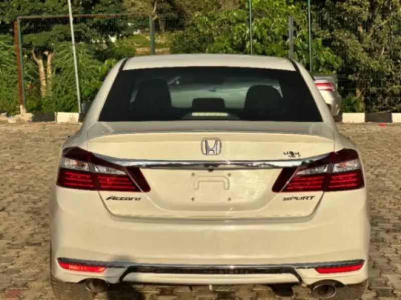 Honda Accord   - 2016