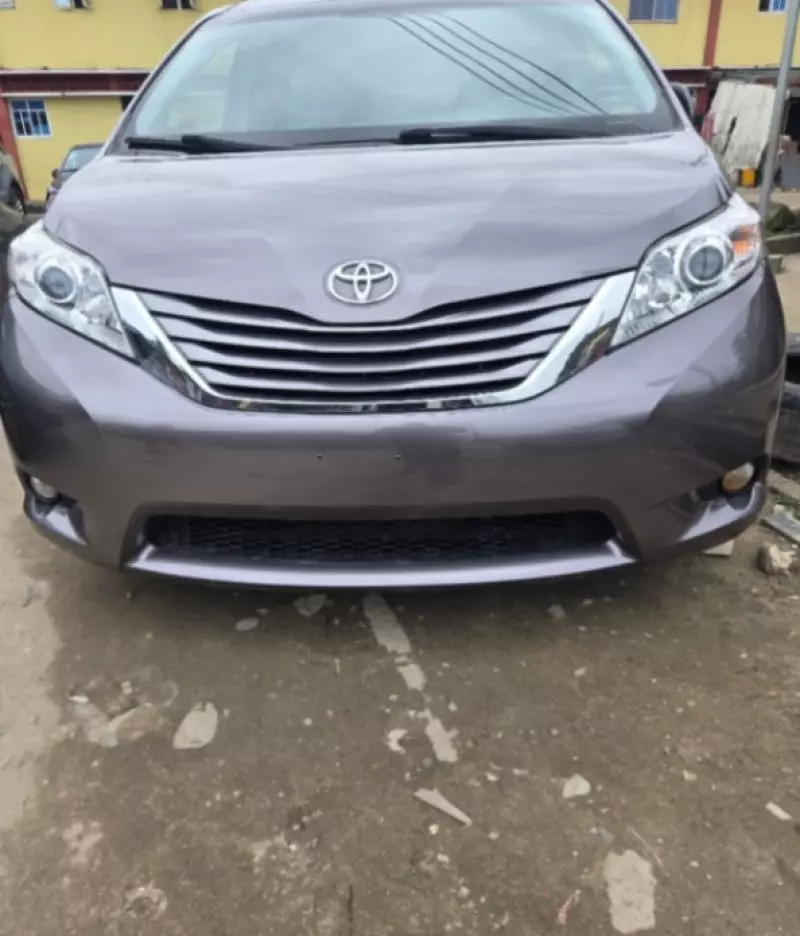 TOYOTA Sienna   - 2015