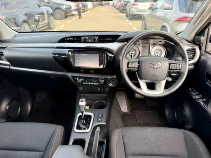 Toyota Hilux   - 2021