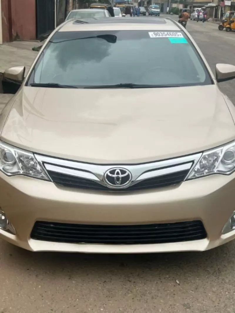 TOYOTA Camry - 2012