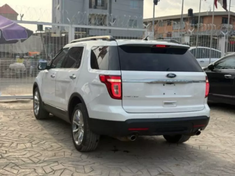 Ford Explorer   - 2011