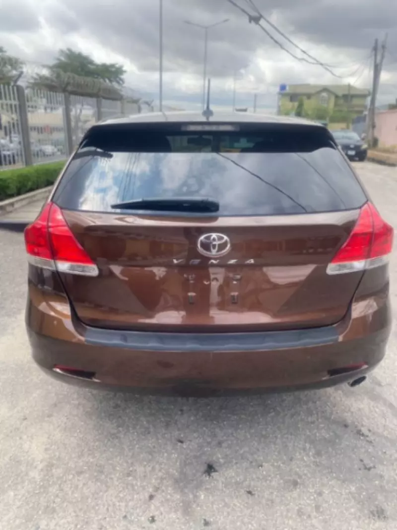 Toyota Venza   - 2012