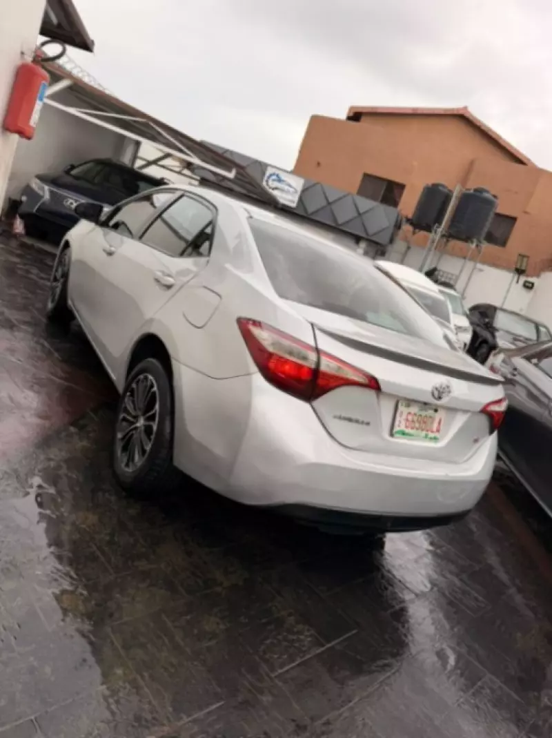TOYOTA Corolla - 2015
