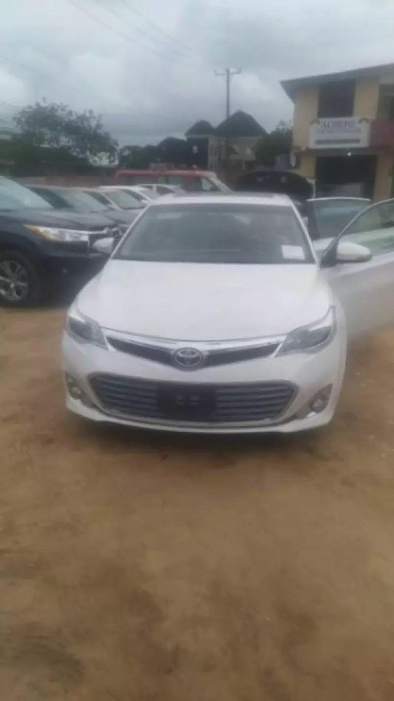 Toyota Avalon   - 2013
