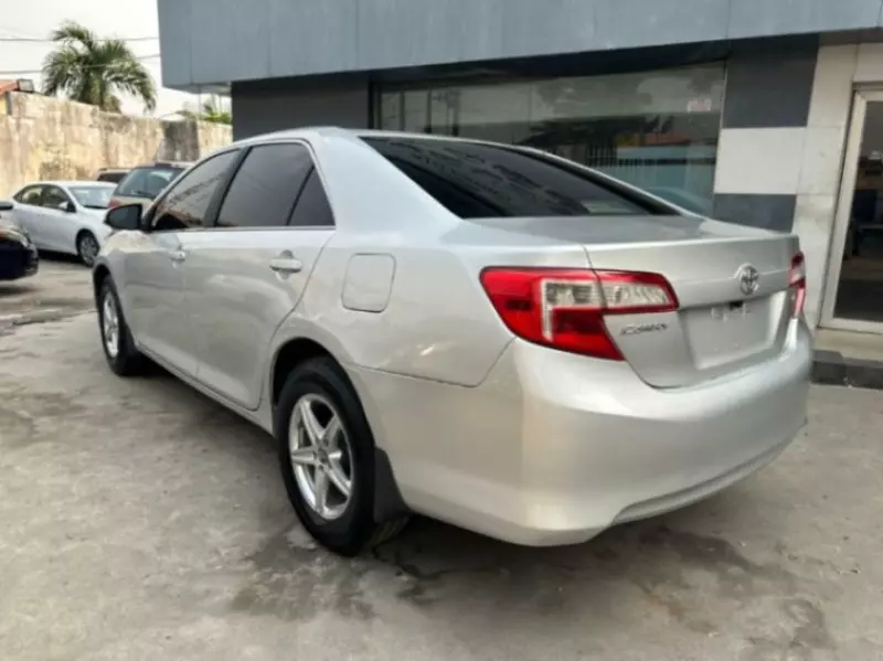Toyota Camry   - 2012
