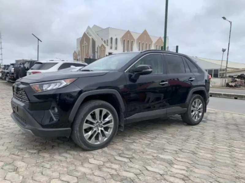 Toyota RAV 4   - 2019