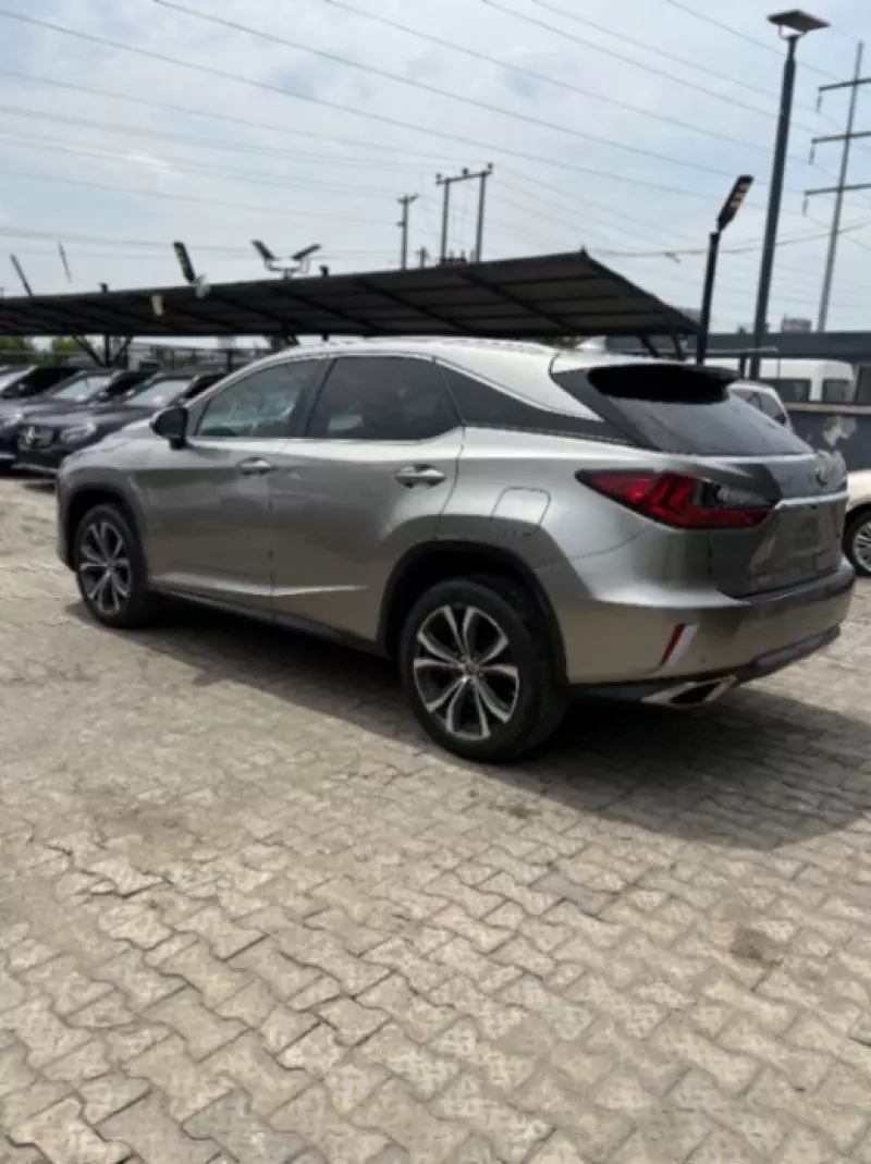 Lexus RX   - 2019