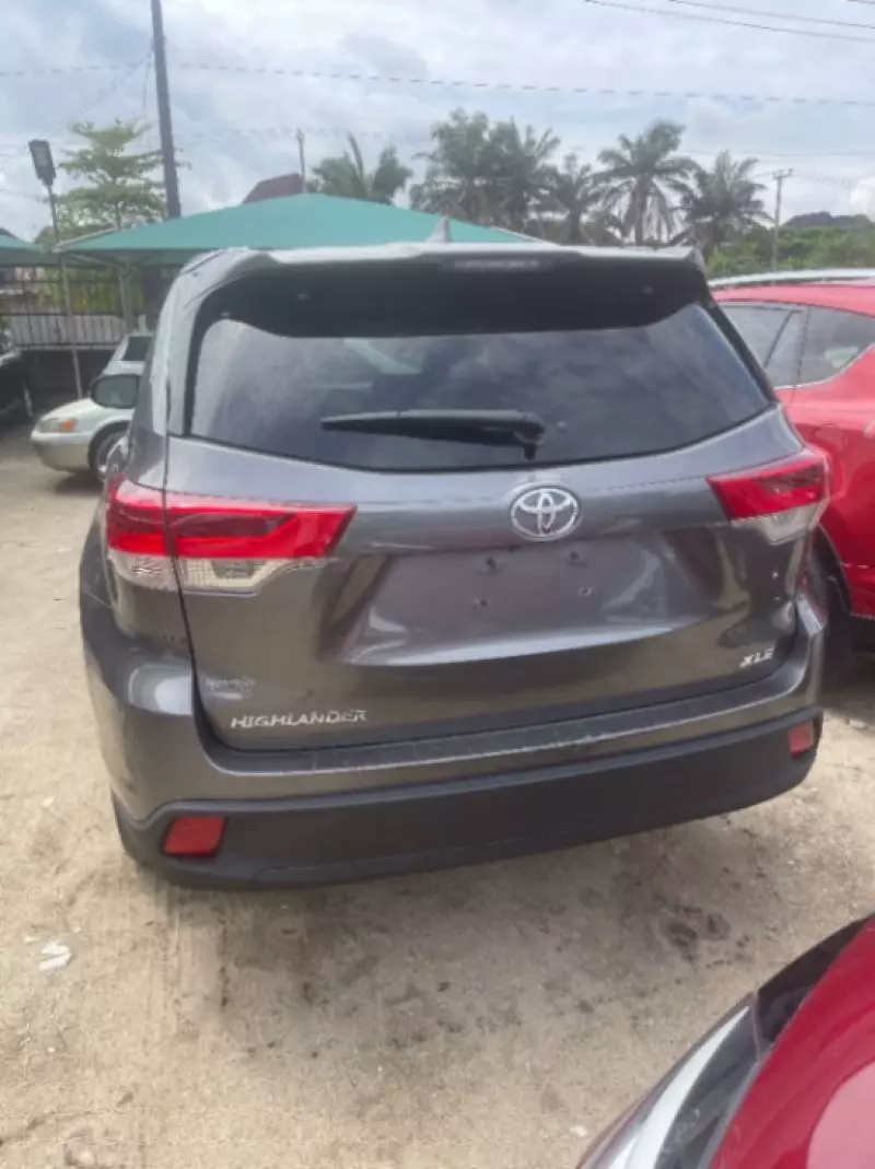 Toyota Highlander   - 2014