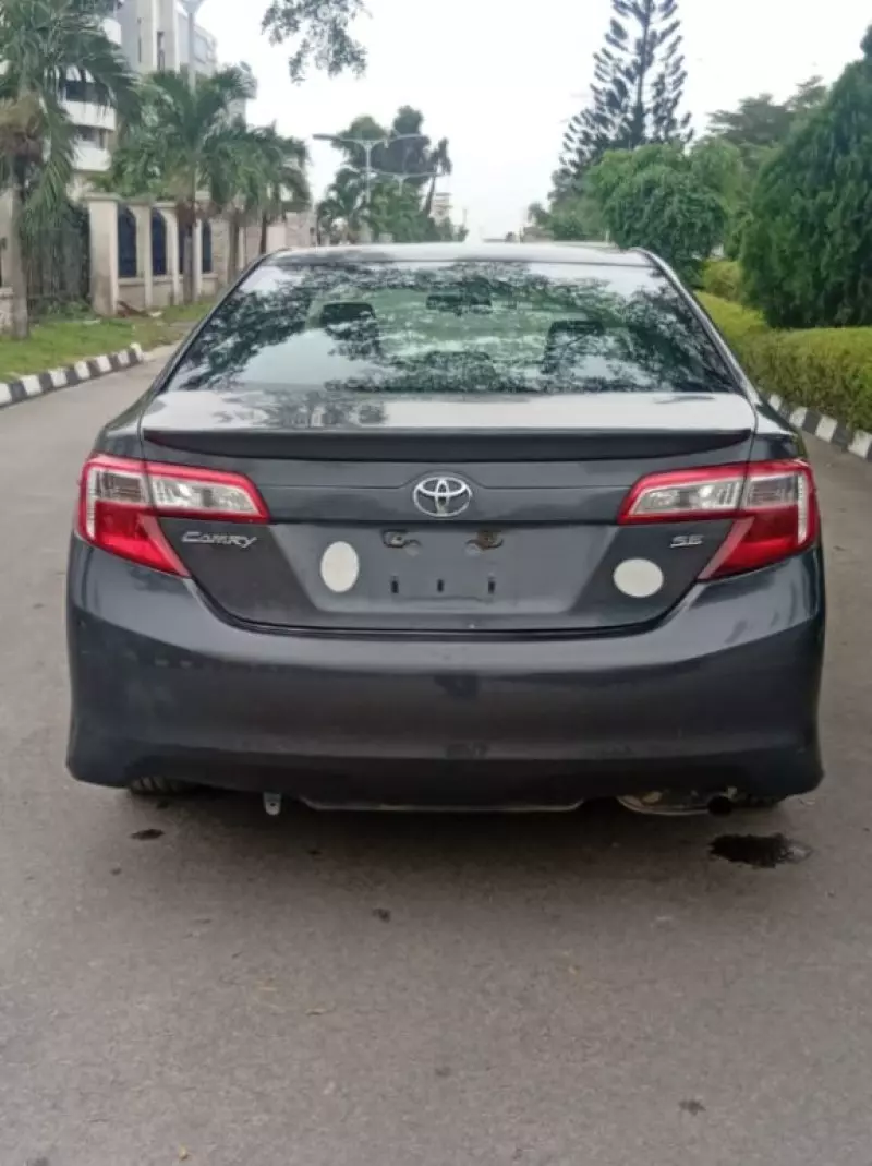 Toyota Camry   - 2012