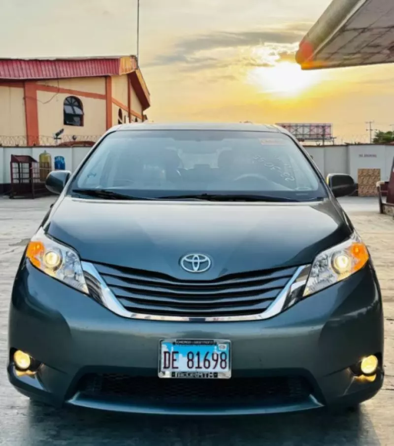 TOYOTA Sienna   - 2014