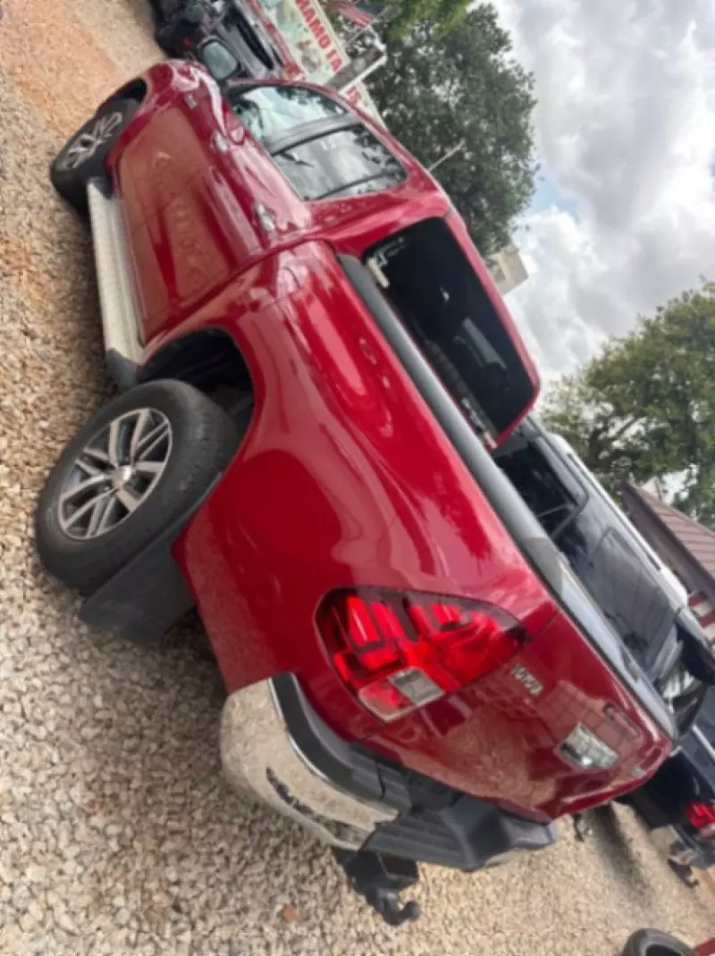 Toyota Hilux   - 2017