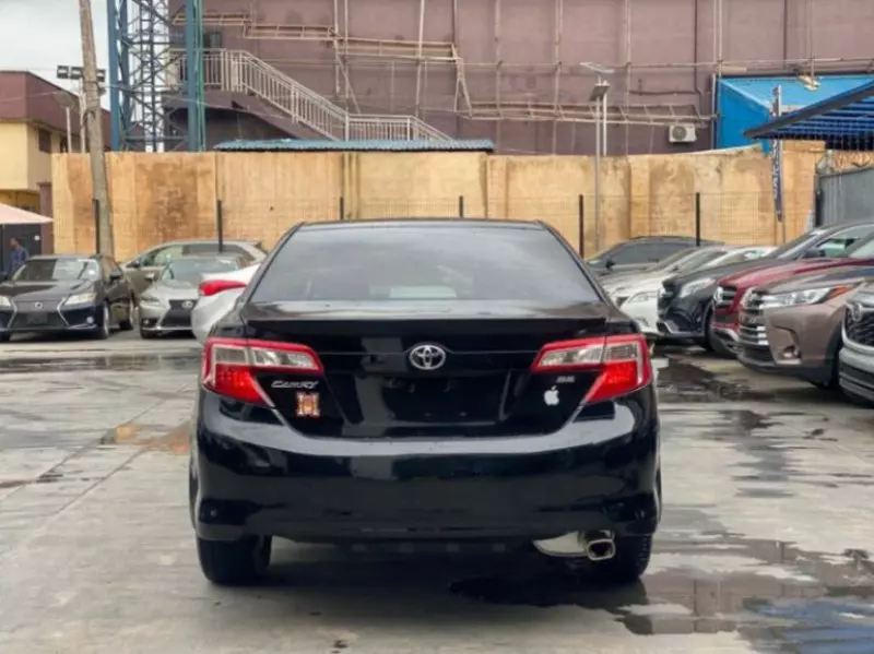 Toyota Camry   - 2012