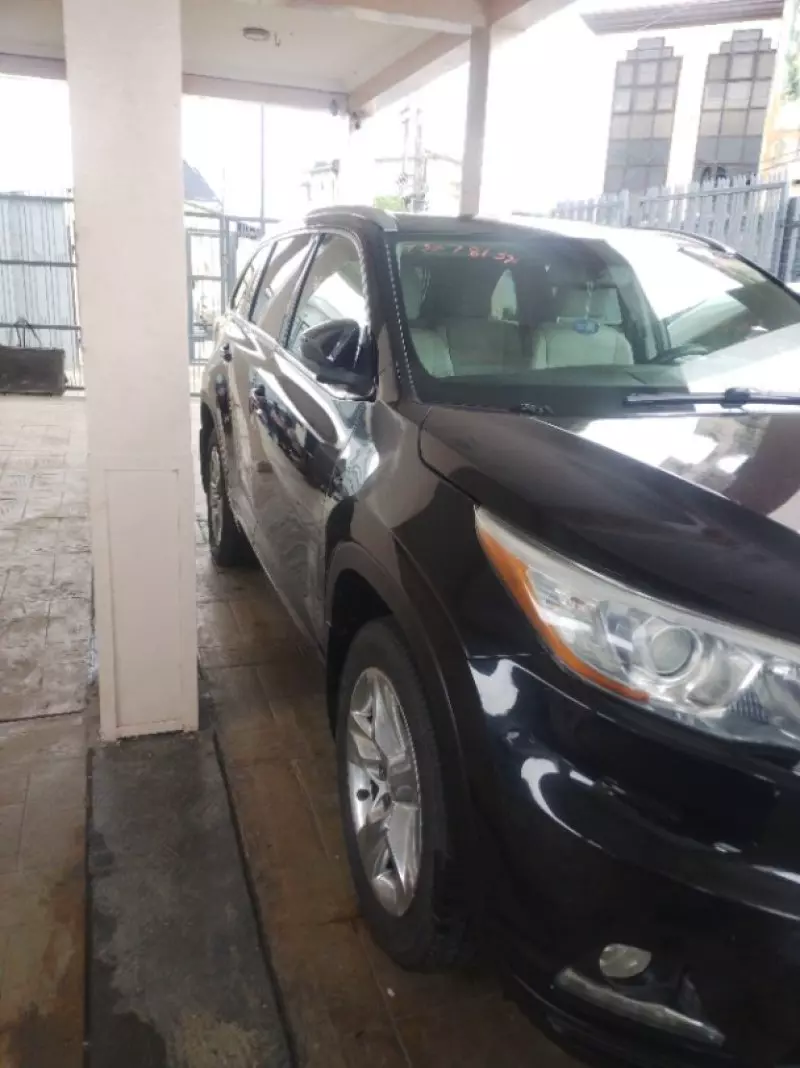 Toyota Highlander   - 2015