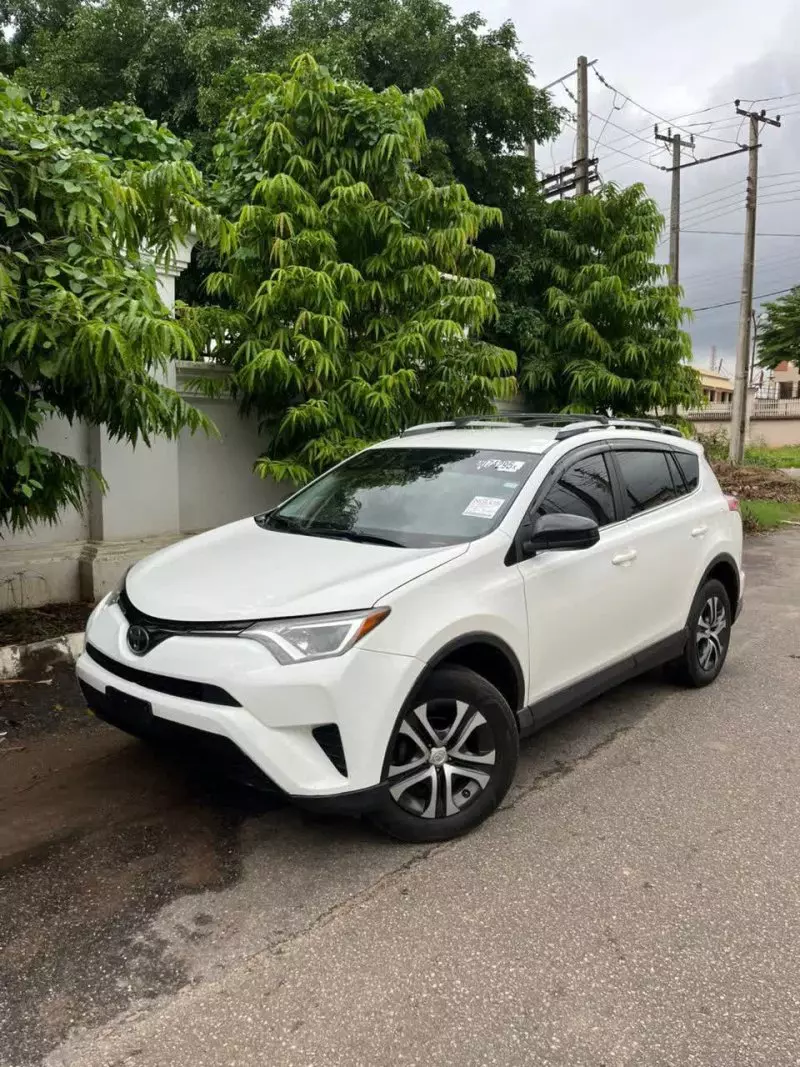 Toyota RAV 4   - 2017