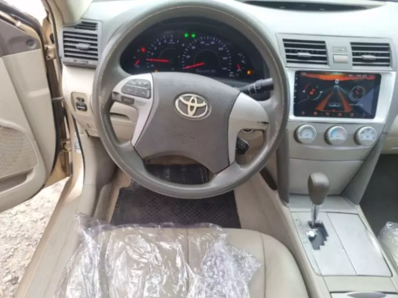 Toyota Camry   - 2010