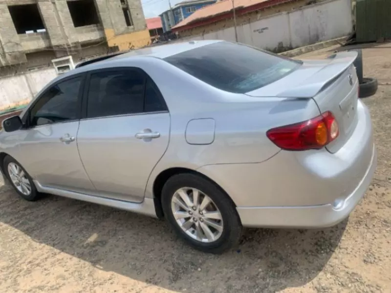 Toyota Corolla   - 2009