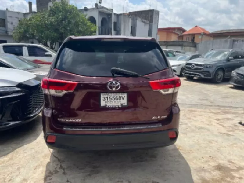 Toyota Highlander   - 2019