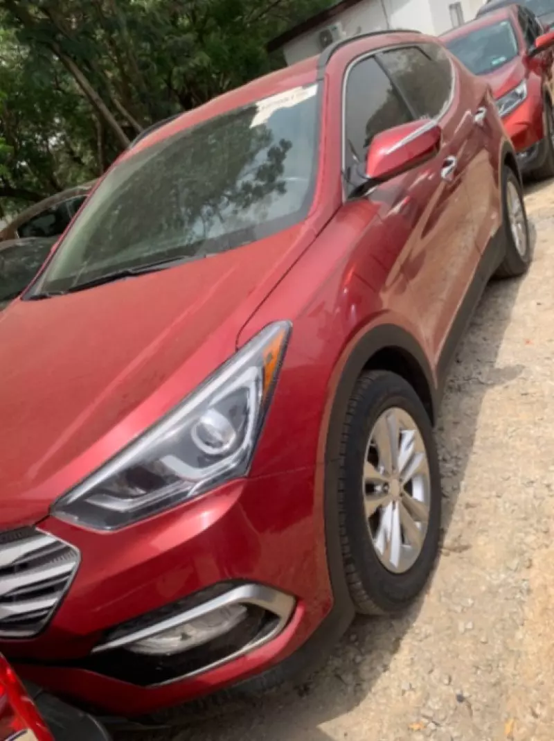 Hyundai Santa Fe   - 2017