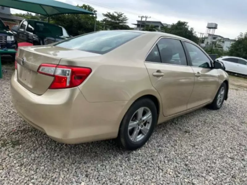 TOYOTA Camry   - 2012