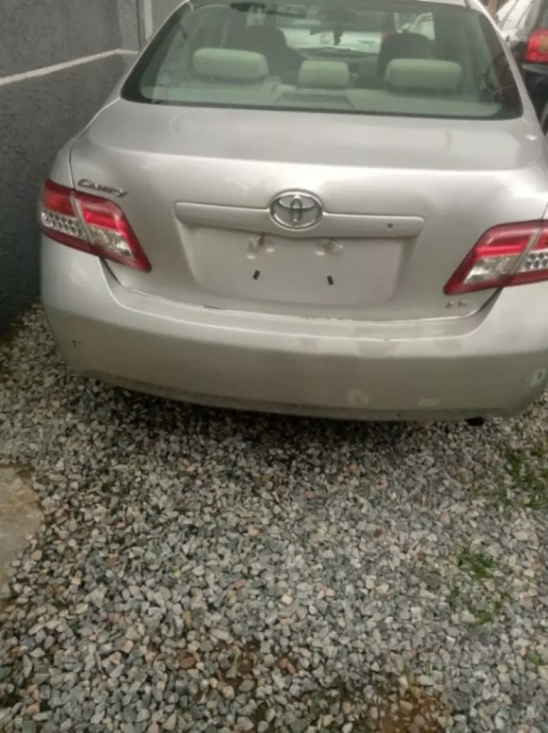 Toyota Camry   - 2011