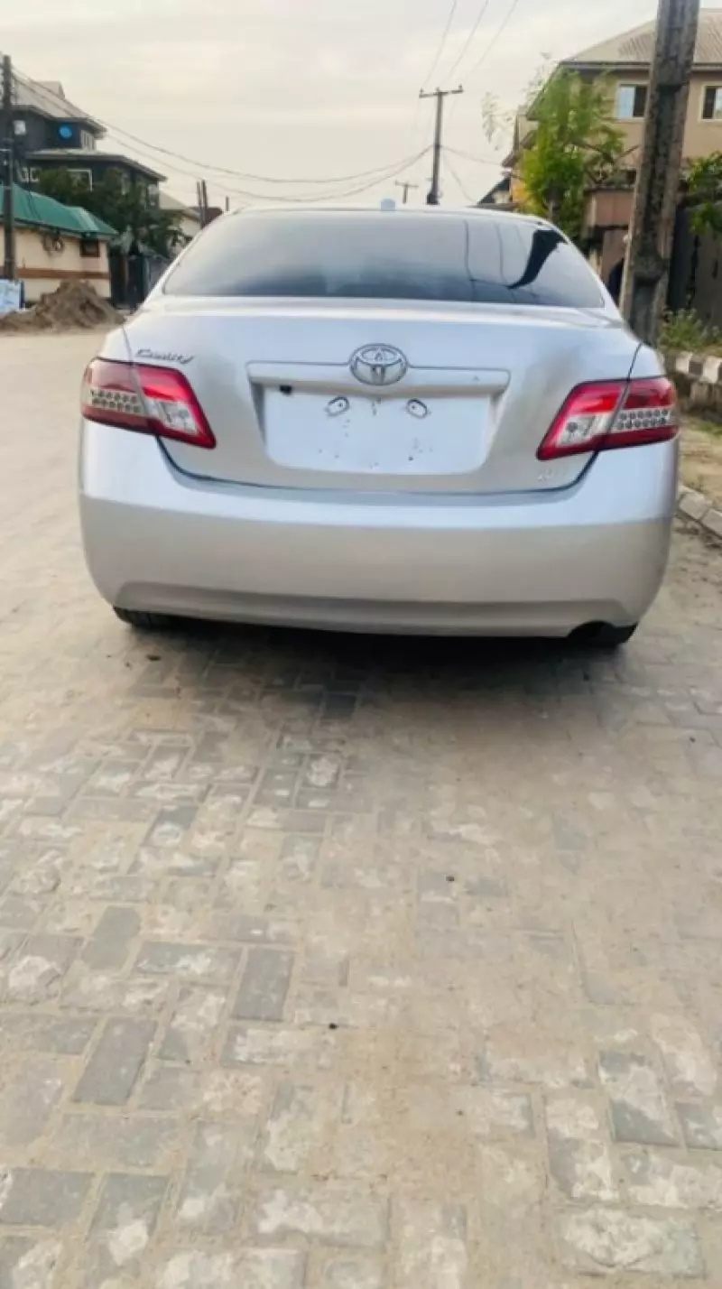 Toyota Camry   - 2011