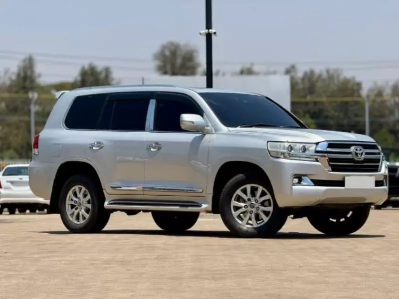 Toyota Land Cruiser V8   - 2012