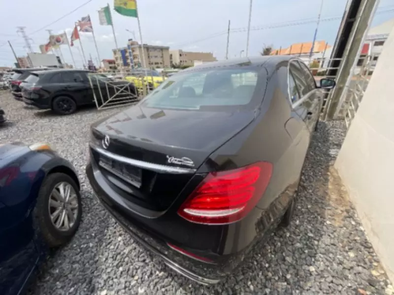 Mercedes-Benz E 200   - 2017