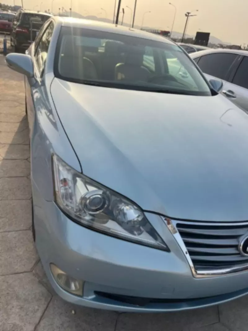 Lexus ES   - 2010