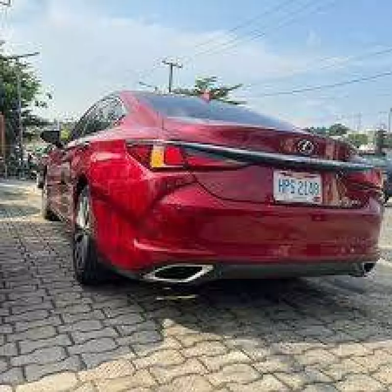Lexus ES 350   - 2023