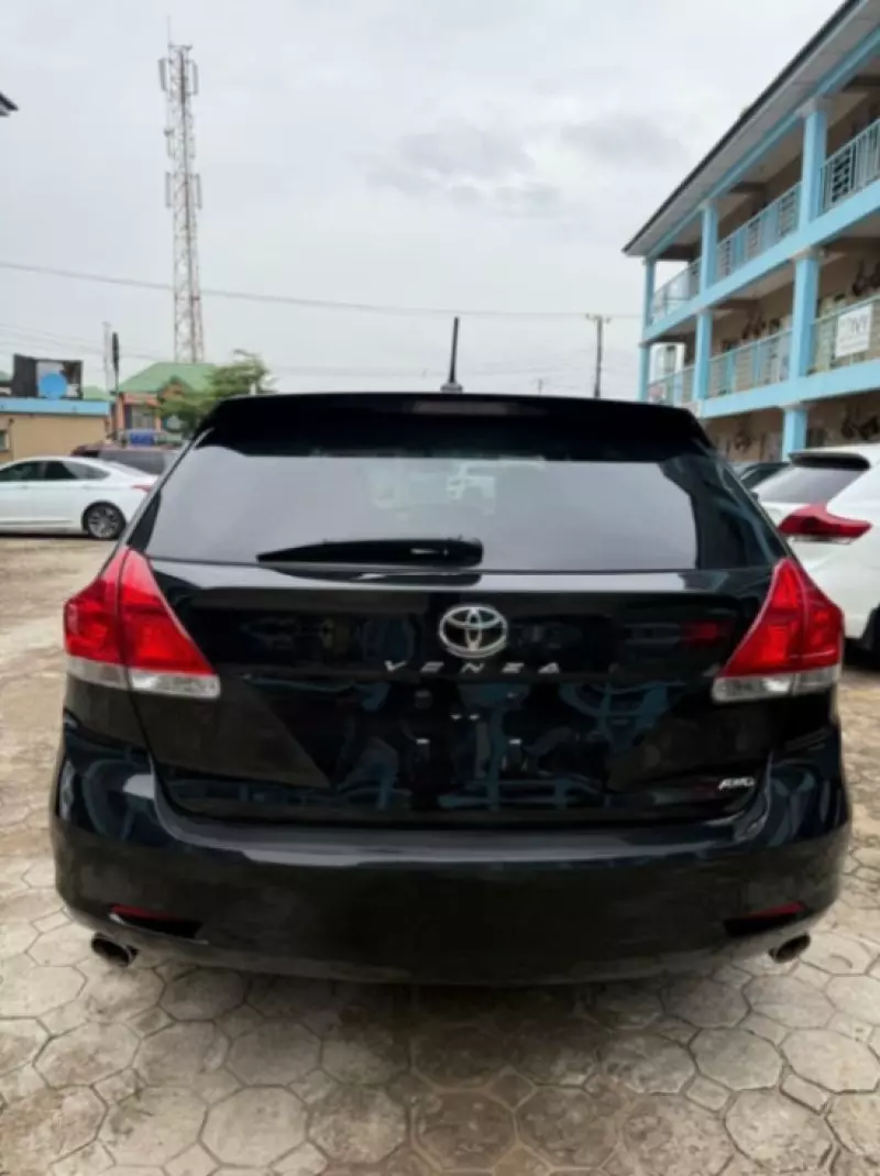 Toyota Venza   - 2011