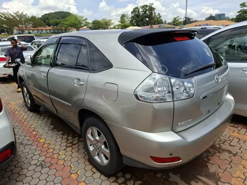 Toyota Harrier   - 2012