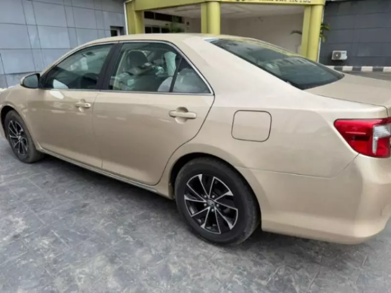 Toyota Camry   - 2012