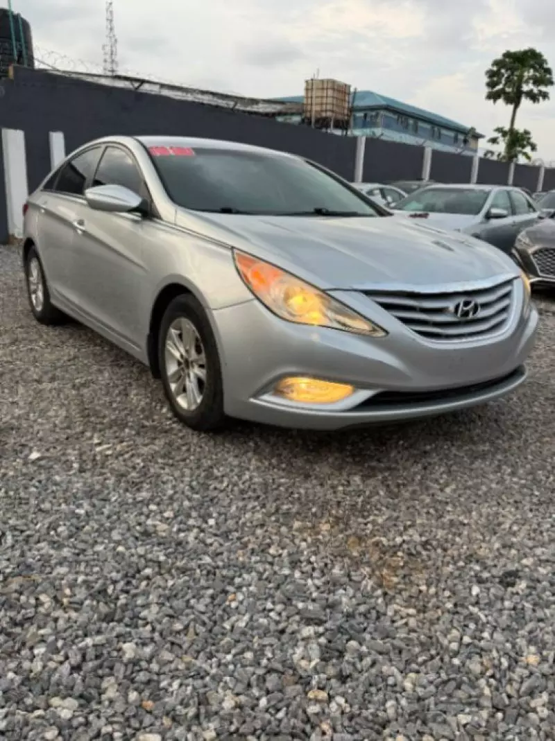 Hyundai Sonata   - 2013