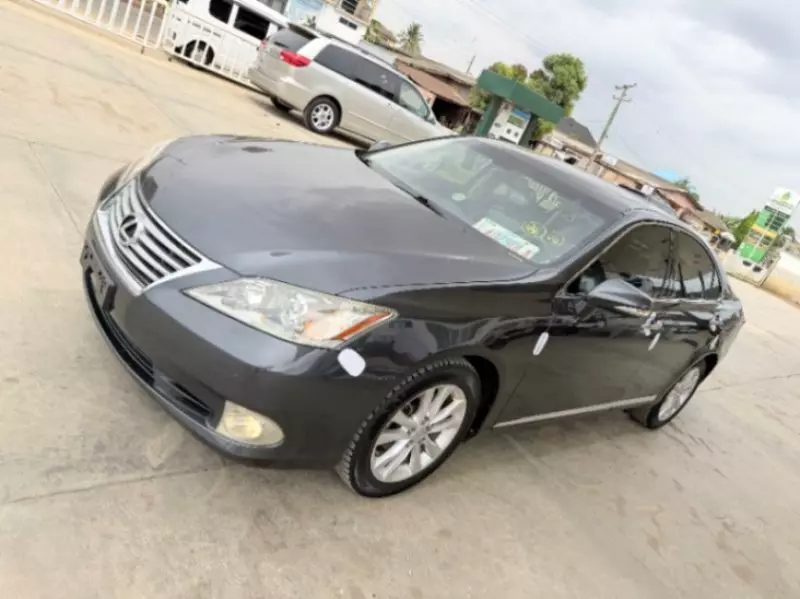 Lexus ES 350   - 2010