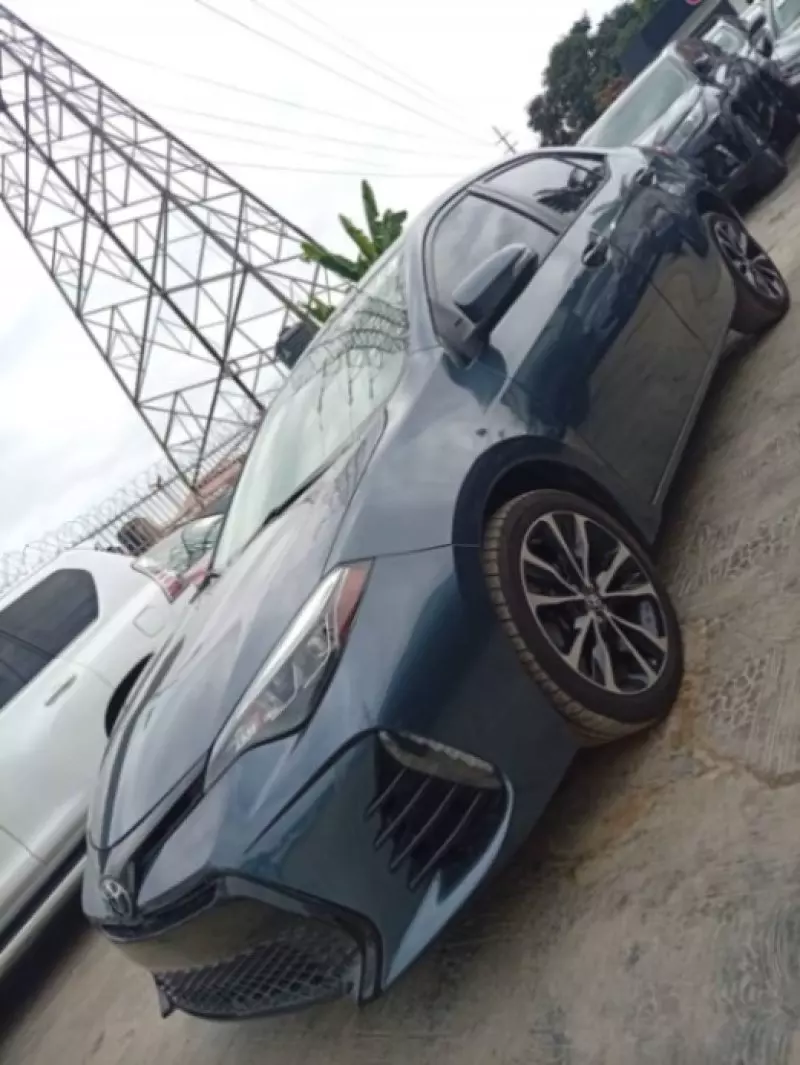 TOYOTA Corolla   - 2017