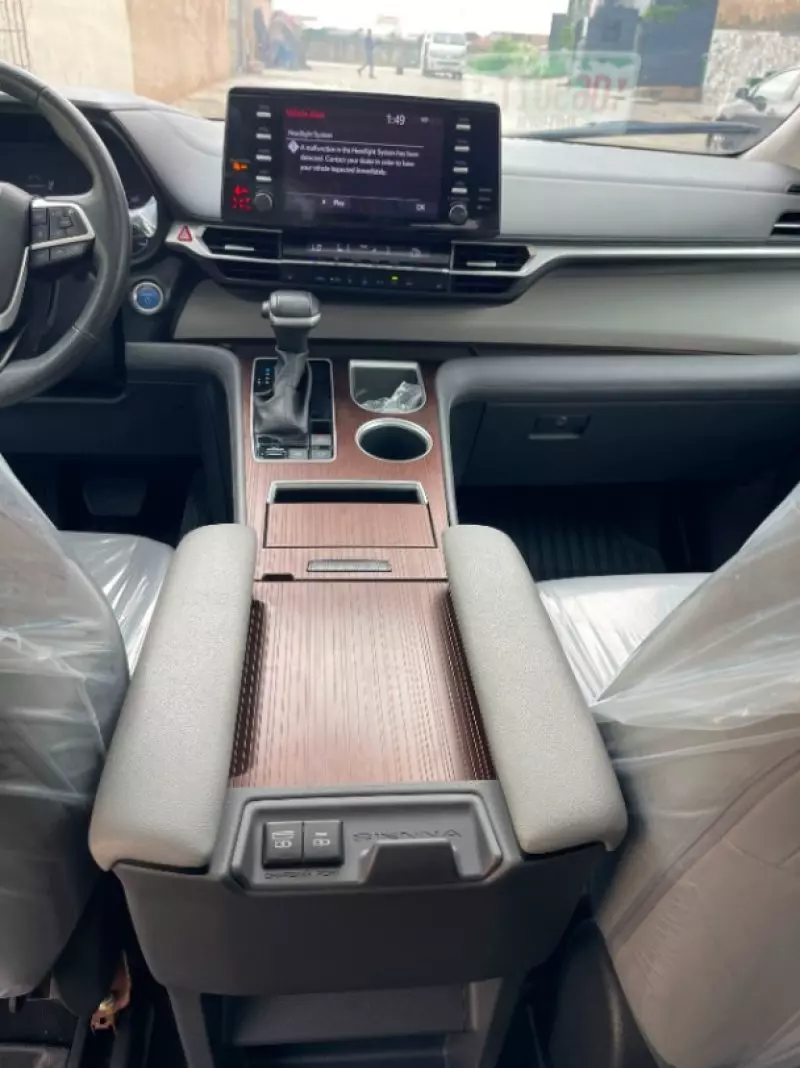 TOYOTA Sienna   - 2023