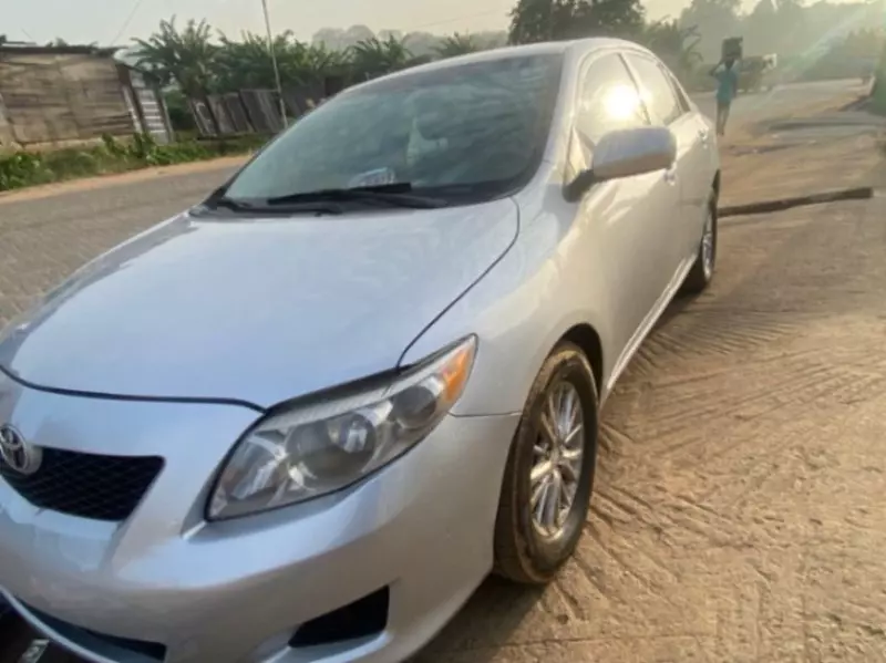 Toyota Corolla   - 2009