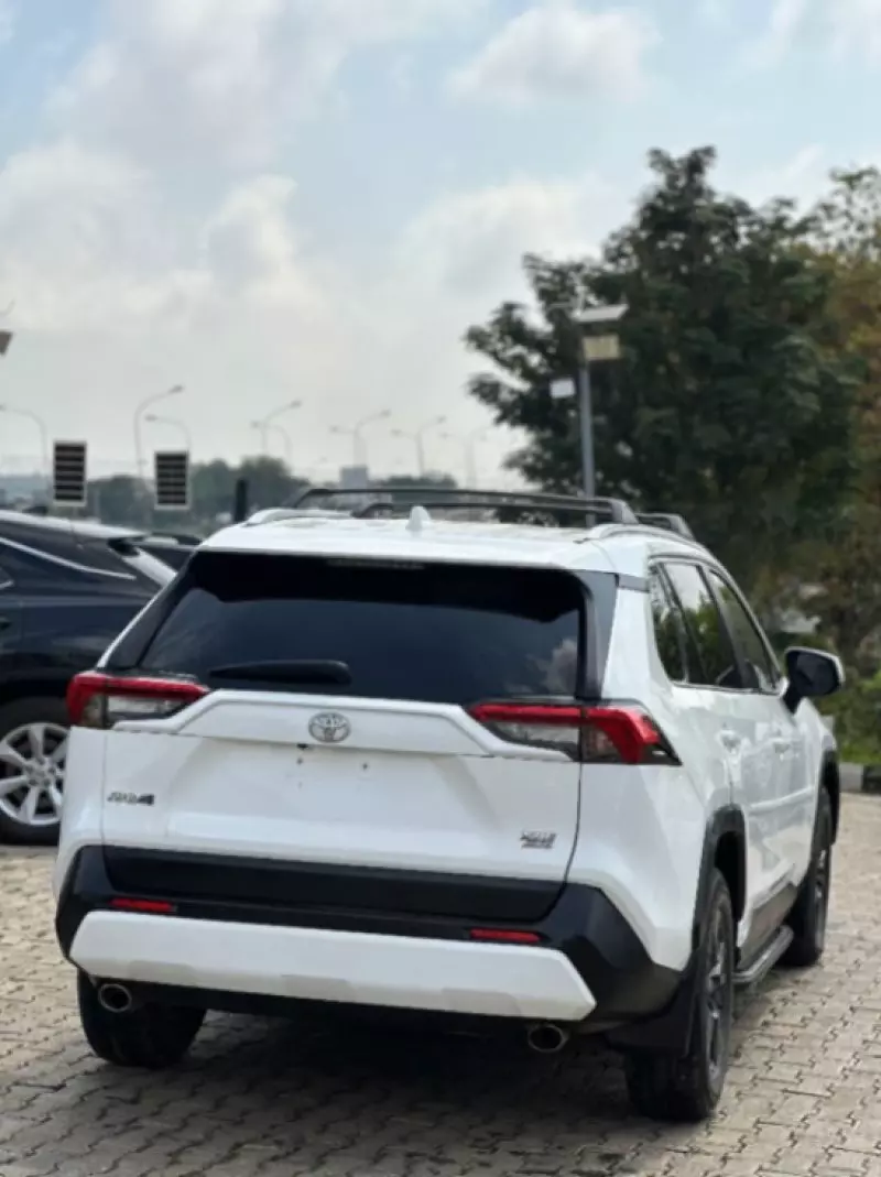 Toyota RAV 4   - 2019
