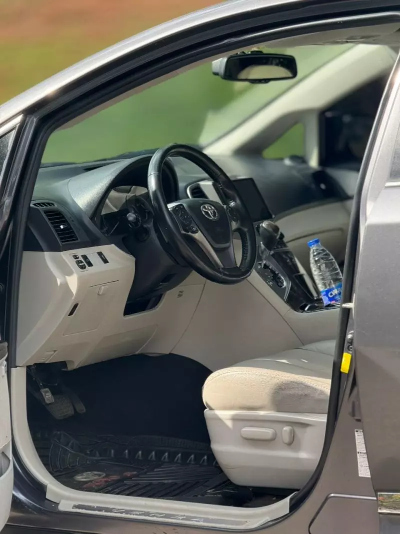 Toyota Venza   - 2013